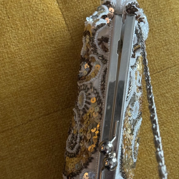 Clutch - Picture 7 of 9